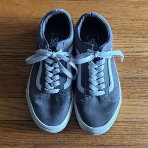 Vans Grey Suede Low Top Sneakers Size 6 Men’s 7.5 Women’s